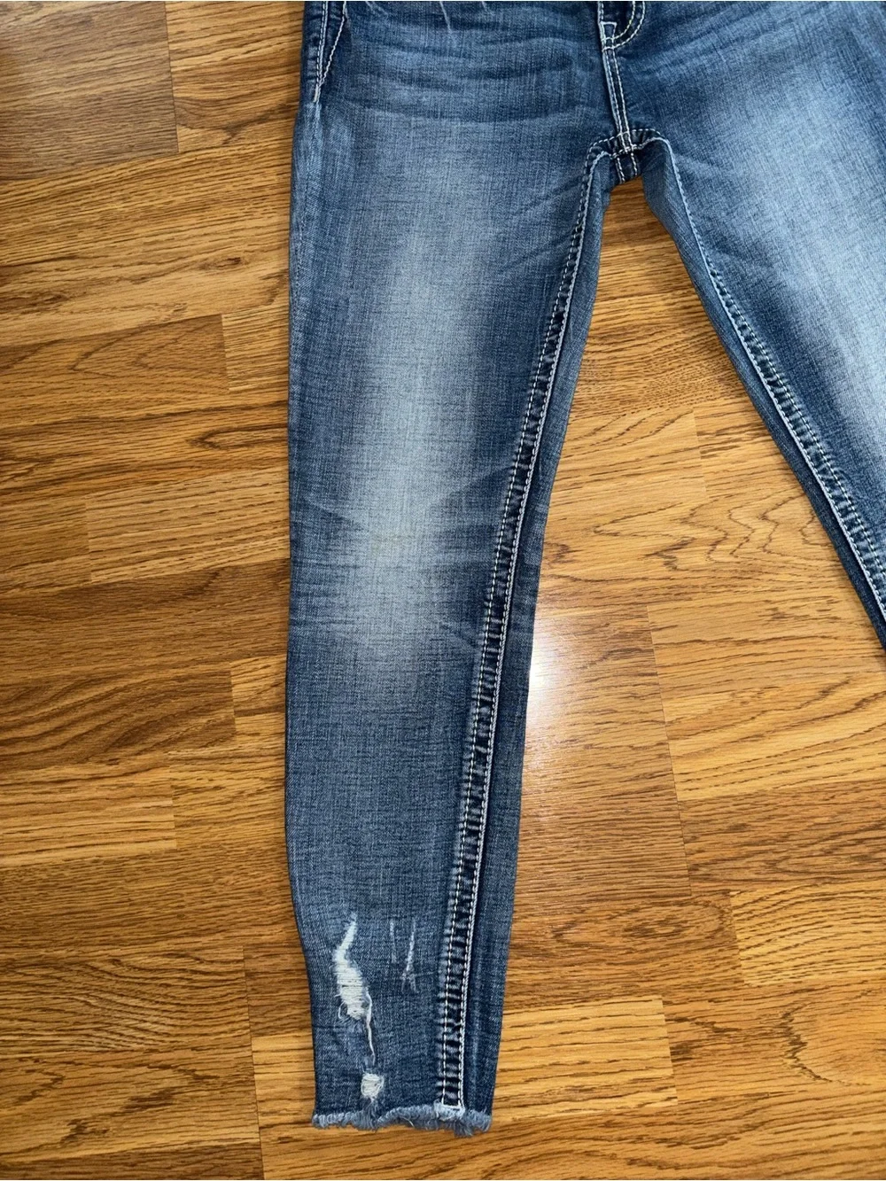 Miss Me Curvy Ankle Skinny Jeans Women’s Size 29x27 Distressed Rhinestone Pearls - Picture 11 of 16